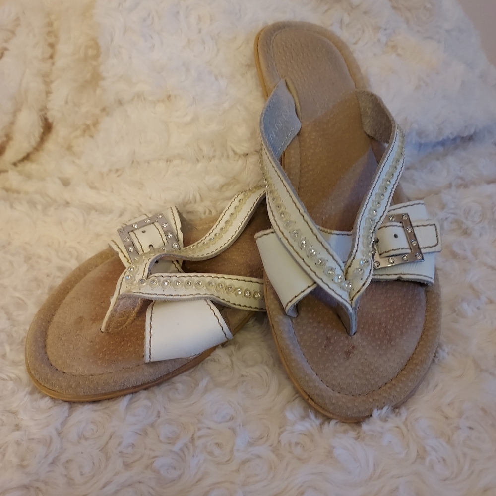 Sbicca Flat cushioned Rhinestone White slip on comfort sandals Resort Beachy
